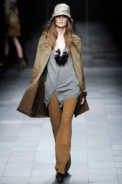 Look 4